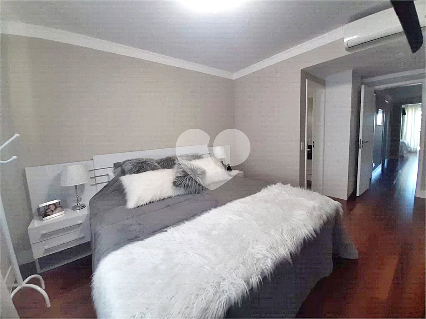 Casa à venda com 5 quartos, sendo 2 suítes, no condomínio Florada da Serra, São Paulo - SP