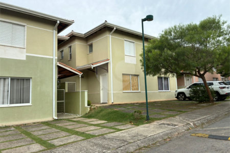 Sobrado à venda com 3 quartos em Jardim Petrópolis, Cotia, SP
