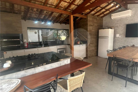 Casa à venda com 3 suítes no condomínio Braziliana, Valinhos - SP