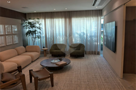 Apartamento à venda com 3 suítes em Moema, São Paulo, SP