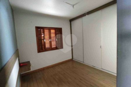 Casa à venda com 3 quartos, sendo 1 suíte, no condomínio Eldourado, São José dos Campos - SP