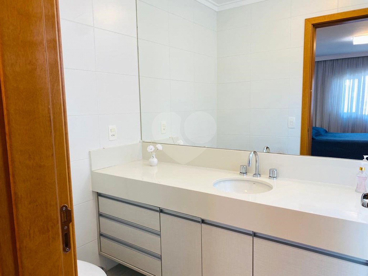 Casa à venda com 4 quartos, sendo 2 suítes, no condomínio Residencial Vila Lagos, São Paulo - SP