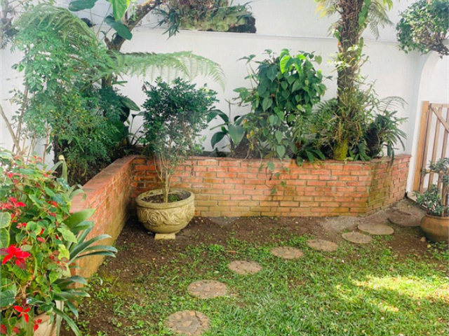 Casa de Vila à venda com 4 quartos, sendo 2 suítes,  em Alto da Boa Vista, São Paulo, SP