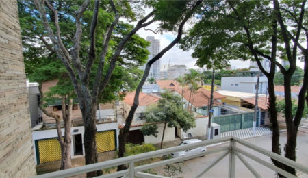 Sobrado à venda com 4 suítes em Moema, São Paulo, SP