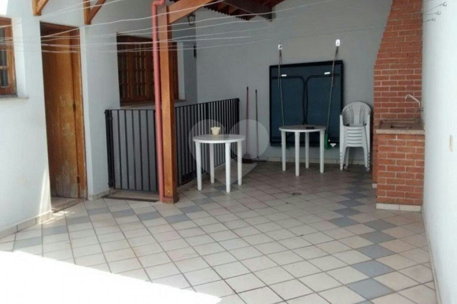 Sobrado à venda com 3 suítes em Jardim Peri, São Paulo, SP
