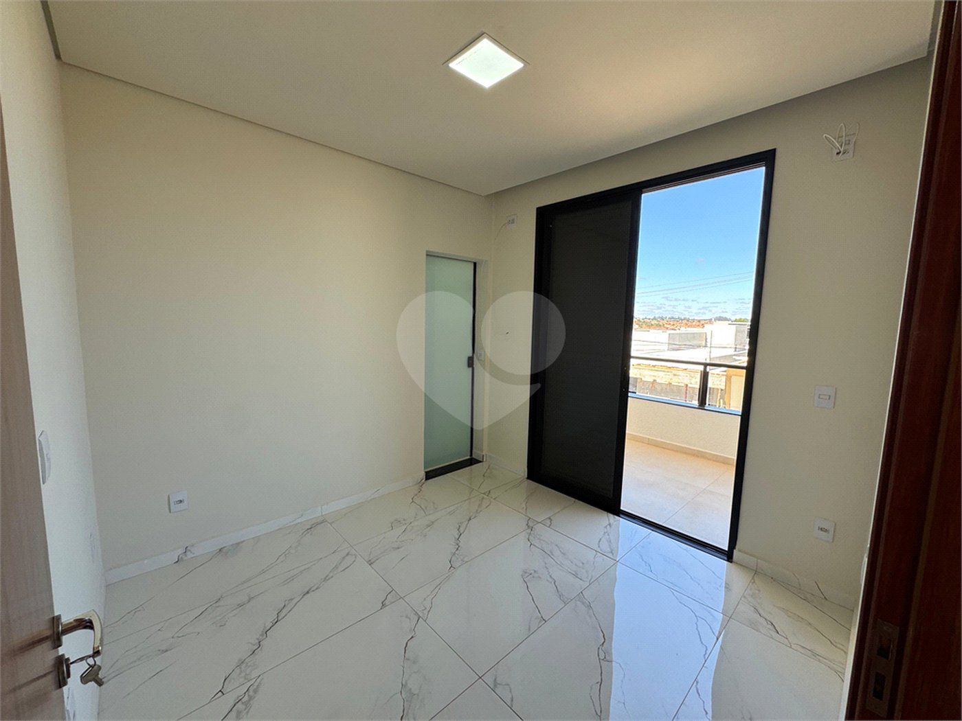 Casa à venda com 5 quartos, sendo 4 suítes, no condomínio Golden Ville, Itapetininga - SP