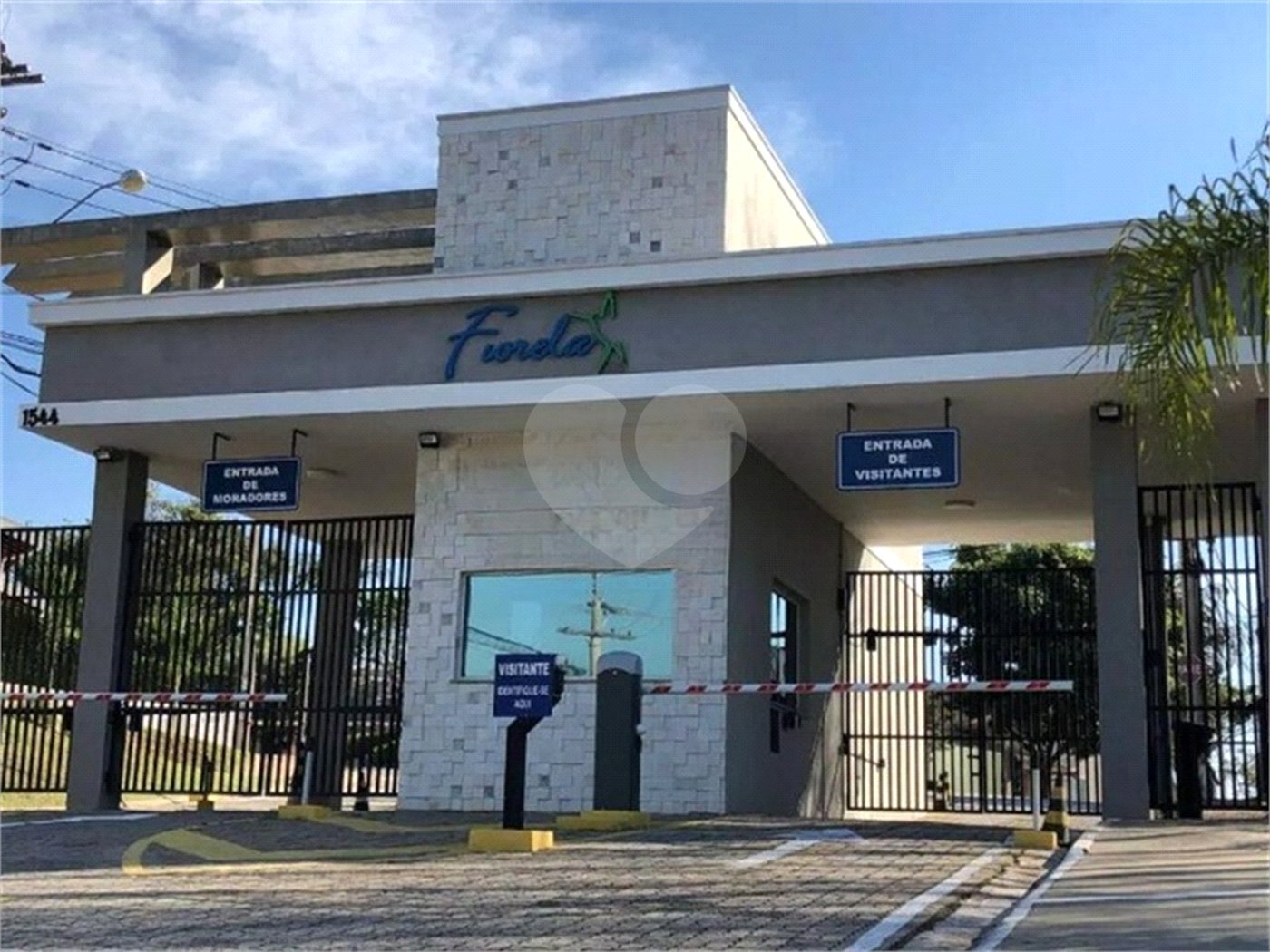 Casa à venda com 3 quartos, sendo 1 suíte, no condomínio Fiorella, Valinhos - SP
