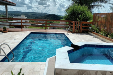 Casa à venda com 3 quartos, sendo 2 suítes,  no condomínio Vila Hípica I, Vinhedo - SP