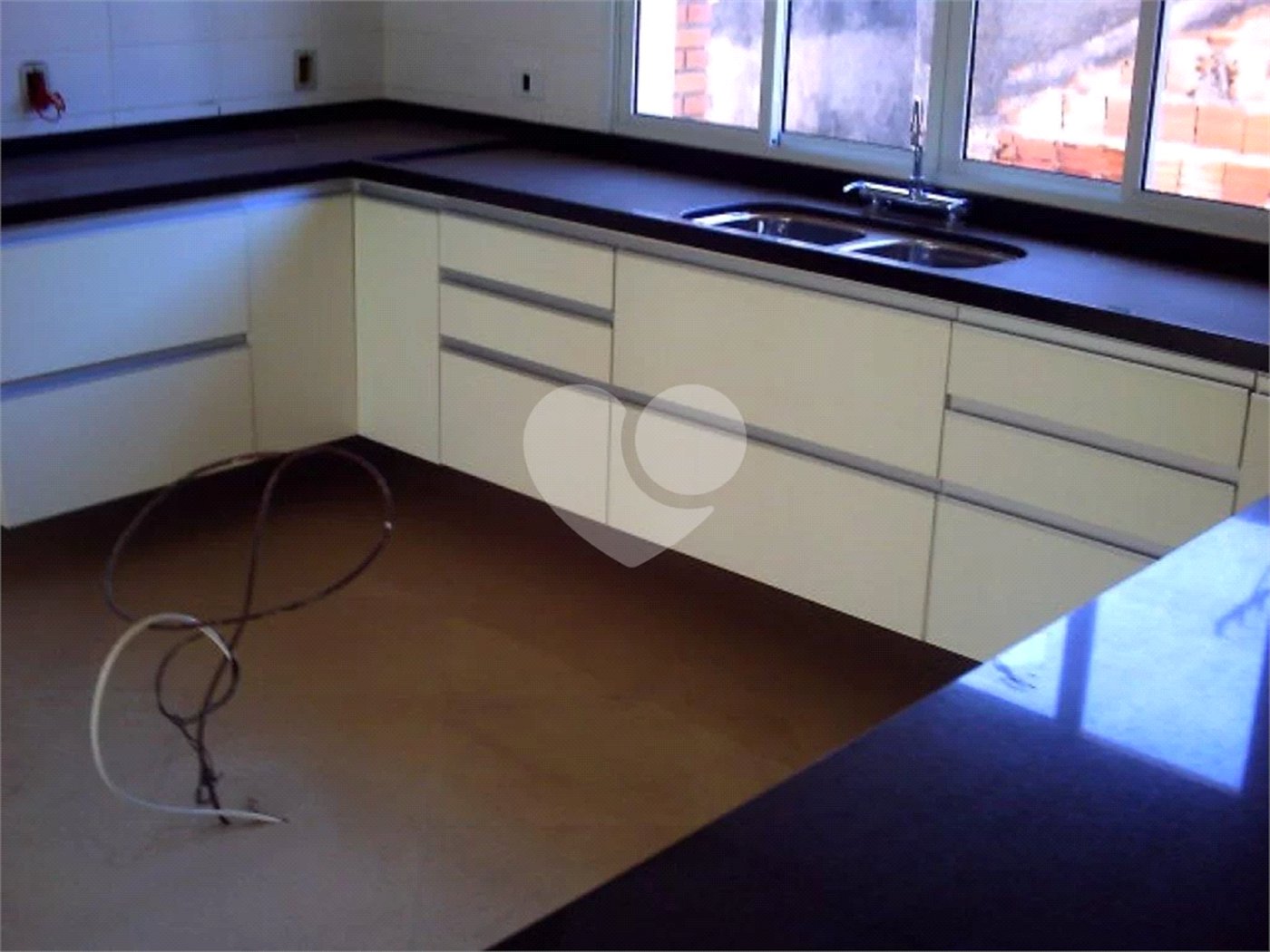 Sobrado à venda com 3 quartos, sendo 1 suíte, em Tremembé, São Paulo, SP