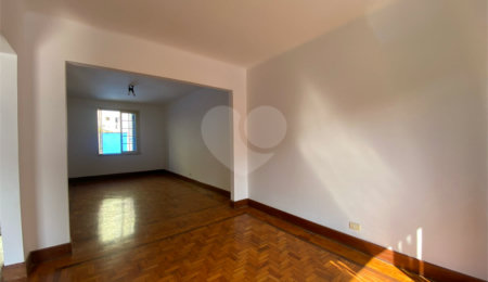 Casa à venda com 2 quartos, sendo 1 suíte,  em Aclimação, São Paulo, SP