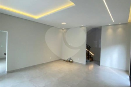 Casa à venda com 3 quartos, sendo 1 suíte, no condomínio Lagos D´icaraí, Salto - SP