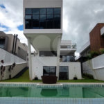 Casa à venda ou para alugar com 4 suítes no condomínio Figueira Garden, Atibaia - SP