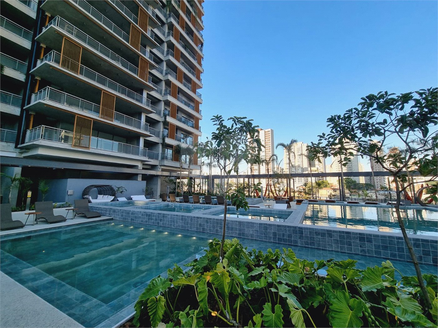 Apartamento à venda ou para alugar com 3 quartos, sendo 1 suíte, em Jardim das Acácias, São Paulo, SP
