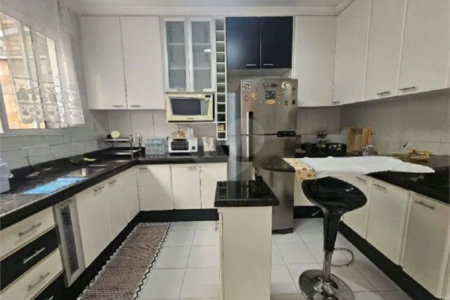 Casa à venda com 3 quartos, sendo 1 suíte,  no condomínio Residencial Villagio Vitória, Guarulhos - SP