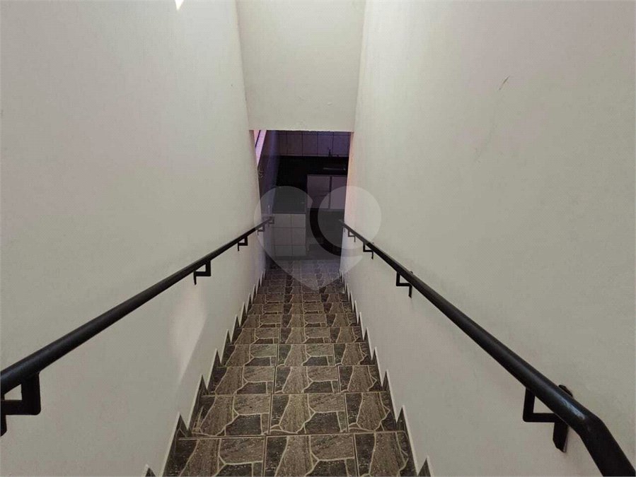 ?Oportunidade Única em São Carlos: Salão Comercial + Casa Independente nos Fundos – Ideal para Investidores!