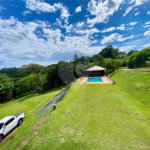 Chácara à venda no Condomínio Itaipu com chalé e vista privilegiada!