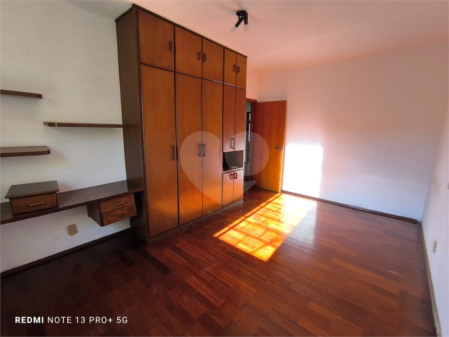 Casa á venda na Avenida Pau Brasil.