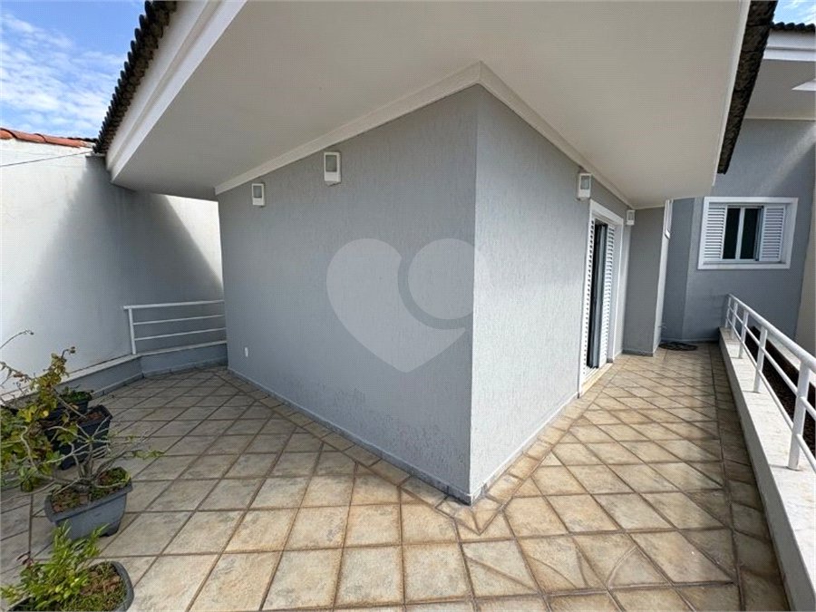 Casa à venda com 5 quartos, sendo 3 suítes, no condomínio Granja Olga III, Sorocaba - SP