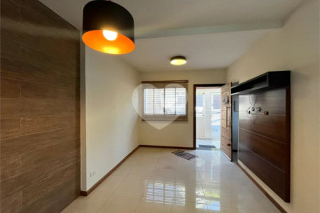 Casa à venda com 4 quartos, sendo 1 suíte,  em Jardim Franca, São Paulo, SP