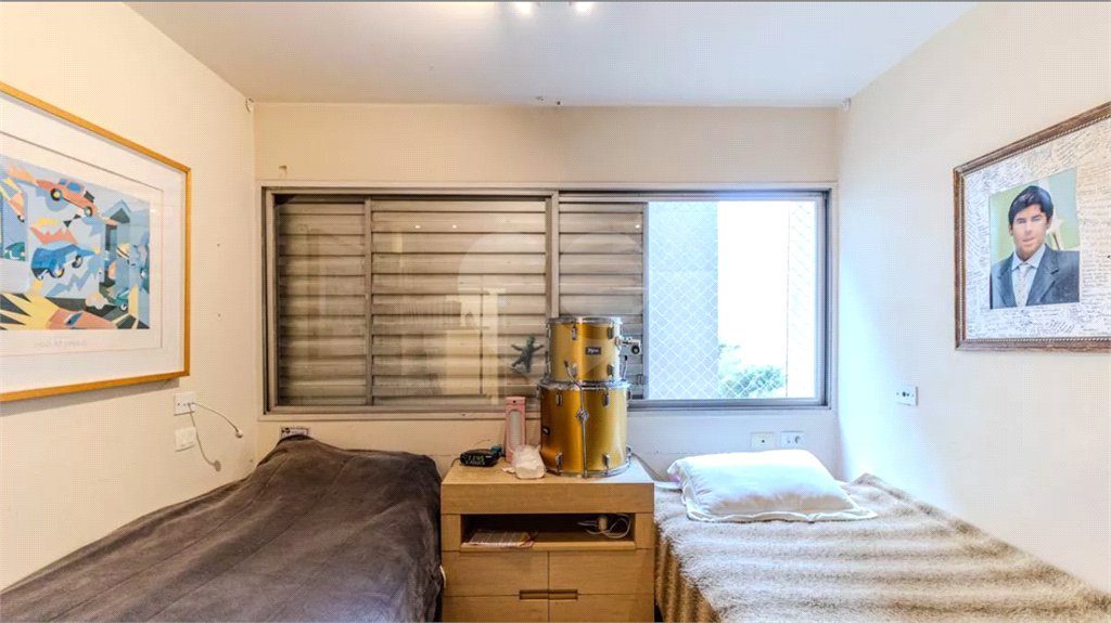Apartamento à venda com 3 quartos, sendo 1 suíte,  em Higienópolis, São Paulo, SP