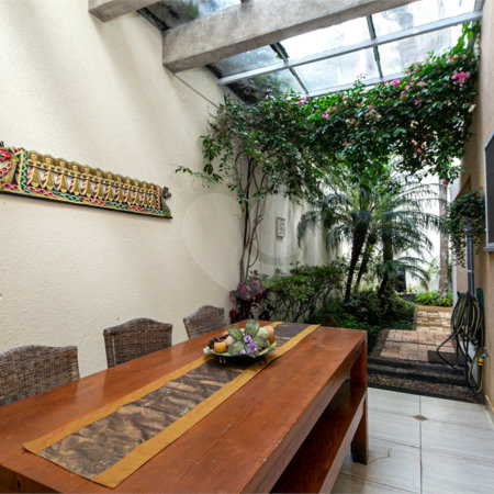 Casa à venda com 5 quartos, sendo 4 suítes, no condomínio Villa de Monterey, São Paulo - SP