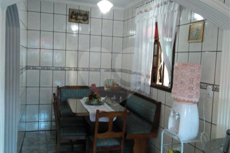 Sobrado à venda com 3 quartos, sendo 1 suíte, em Jardim Modelo, Suzano, SP