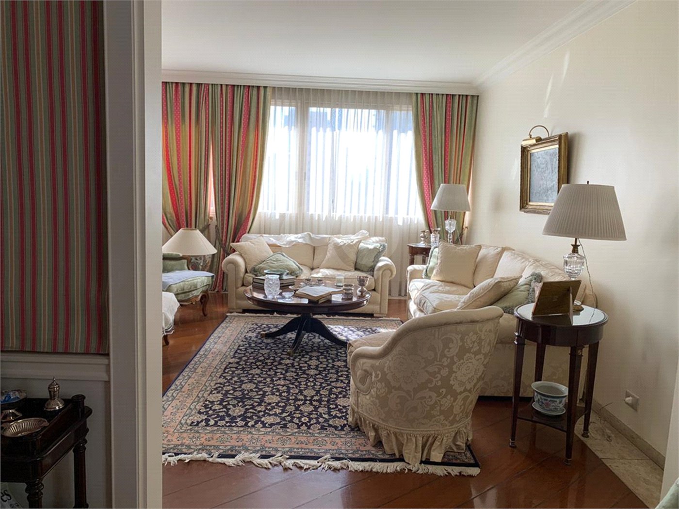 Apartamento à venda com 3 quartos, sendo 1 suíte, em Itaim Bibi, São Paulo, SP