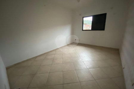 Casa à venda com 3 quartos, sendo 1 suíte, em Vila Valença, São Vicente, SP