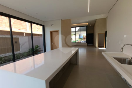 Casa à venda com 3 suítes no condomínio Villa Sapezal, Indaiatuba - SP