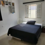 Casa à venda com 4 quartos, sendo 2 suítes, no condomínio Residencial Jardim das Palmeiras, Vinhedo - SP