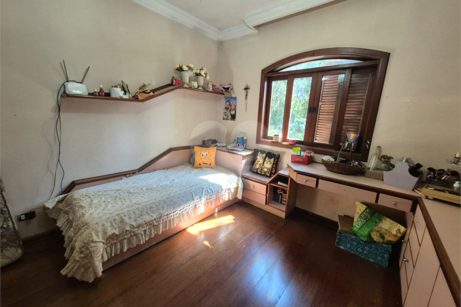 Casa à venda com 3 quartos, sendo 4 suítes, no condomínio Alpes da Cantareira, Mairiporã - SP