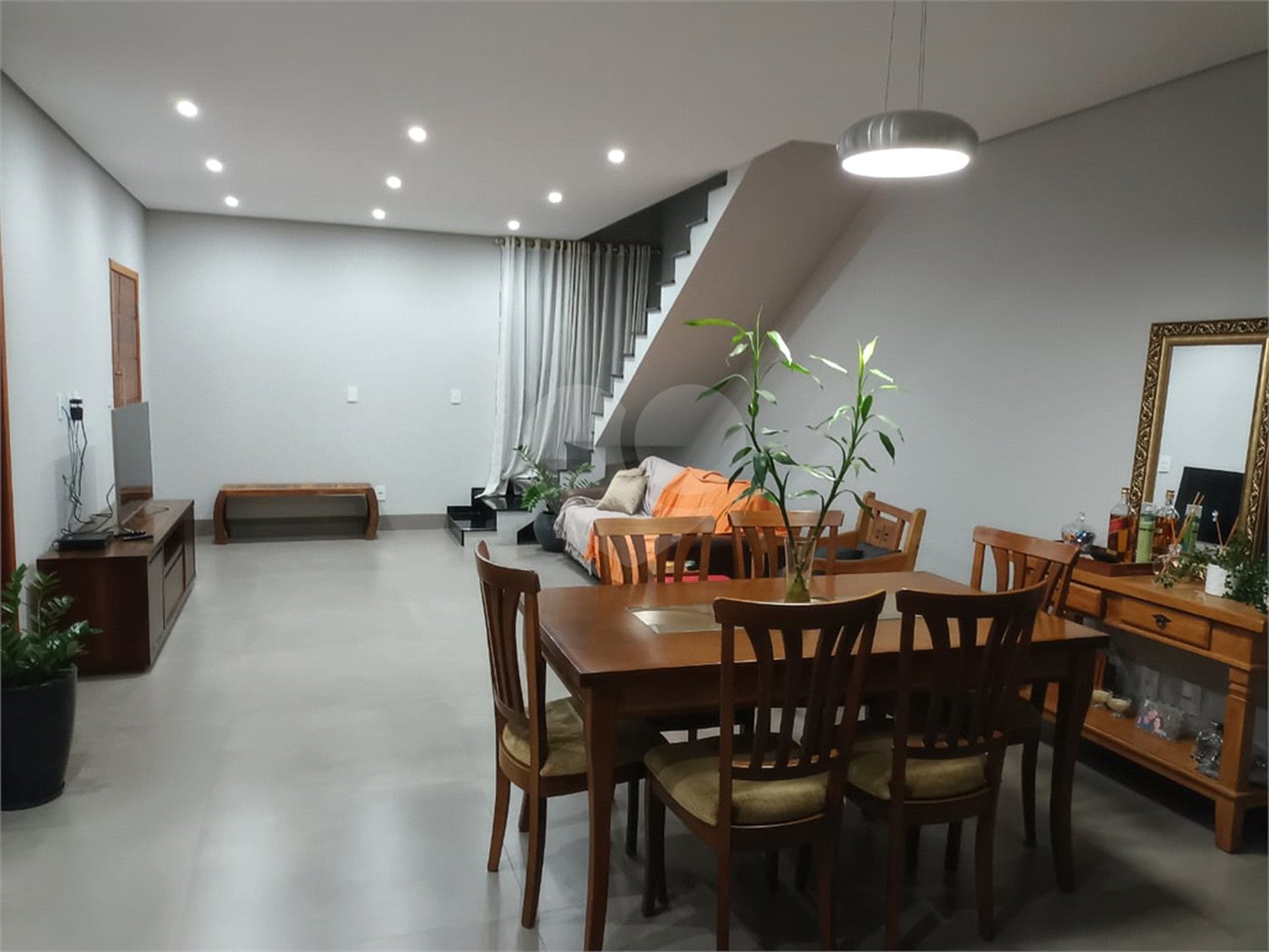 Casa à venda com 3 quartos, sendo 1 suíte, no condomínio Jardins Di Roma Piazza Venezia, Indaiatuba - SP