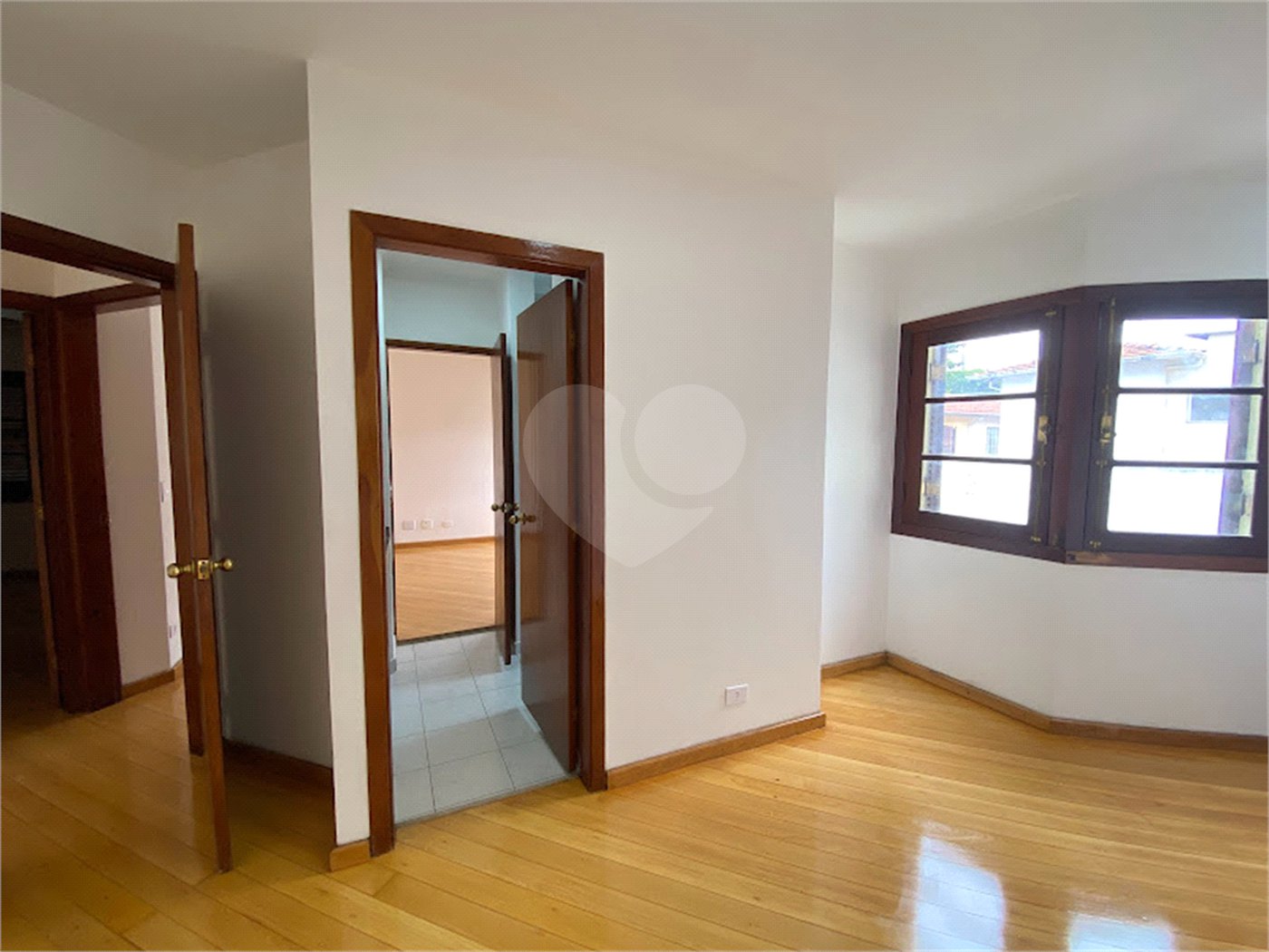 Sobrado à venda com 7 quartos, sendo 2 suítes, em Brooklin Paulista, São Paulo, SP