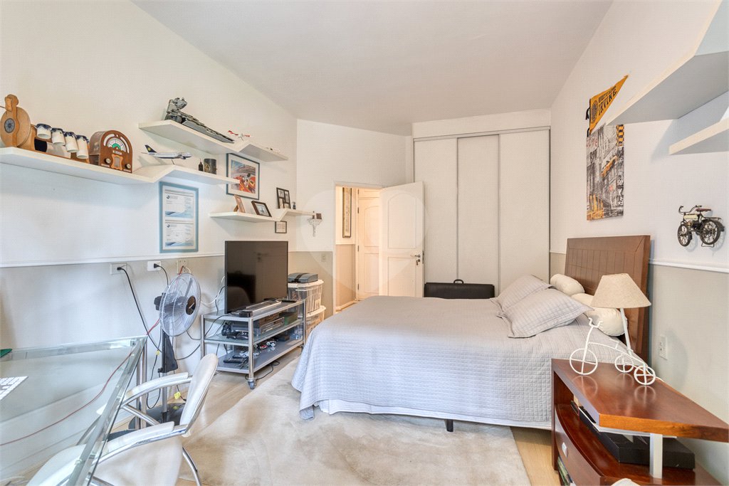 Casa à venda com 5 quartos, sendo 4 suítes, em Brooklin Velho, São Paulo, SP