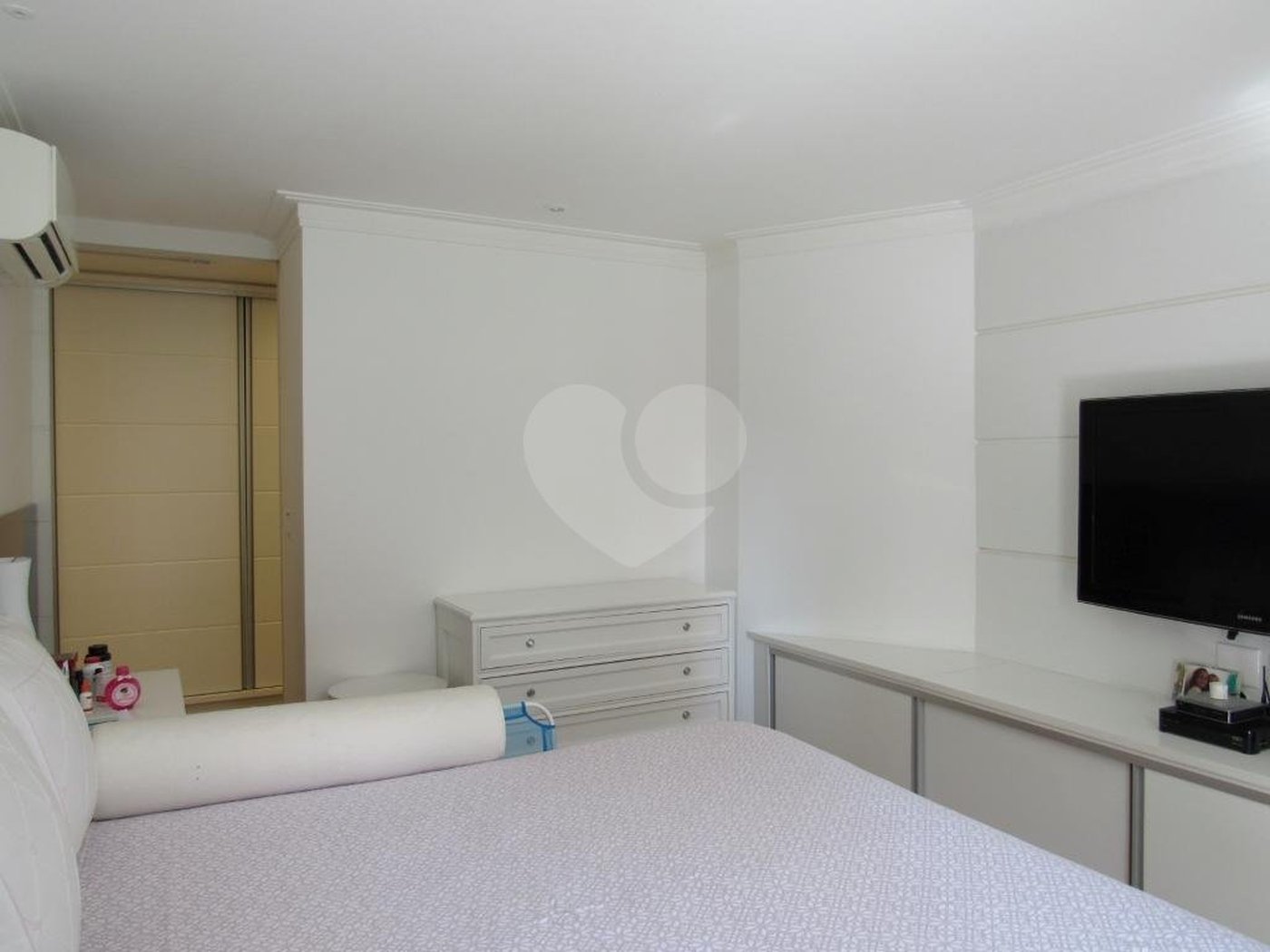 Apartamento à venda com 3 suítes em Real Parque, São Paulo, SP