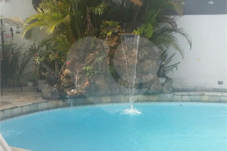 Sobrado à venda com 4 quartos, sendo 2 suítes, em Jardim Leonor, São Paulo, SP
