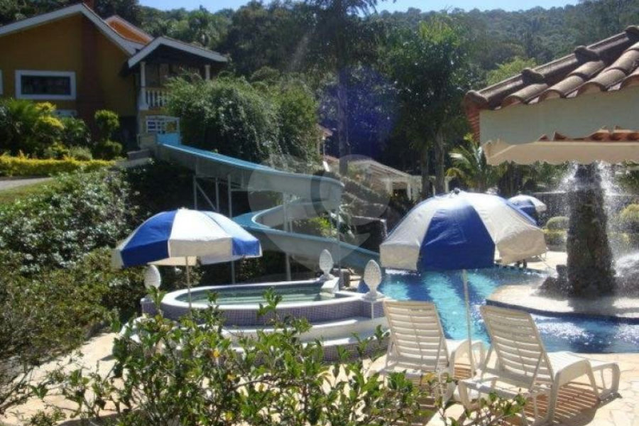 Sobrado à venda com 5 suítes em Juqueri Mirim, Mairiporã, SP
