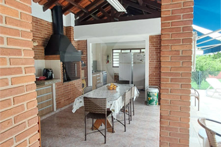 Casa à venda com 3 quartos, sendo 1 suíte, no condomínio Residencial Vale das Laranjeiras, Indaiatuba - SP