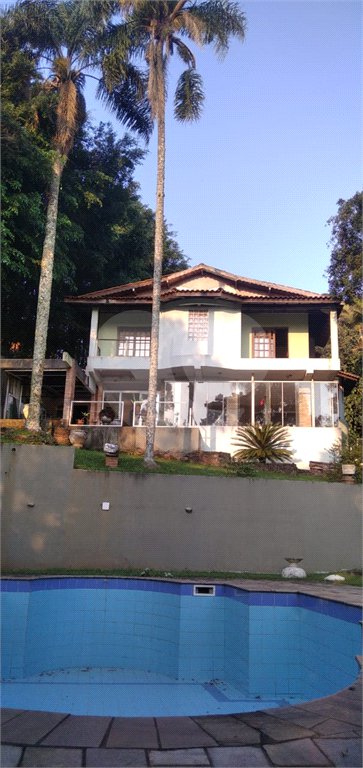 Casa à venda com 6 quartos, sendo 1 suíte, no condomínio Associação Reserva das Hortênsias, Mairiporã - SP
