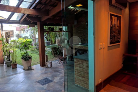 Sobrado à venda ou para alugar com 5 quartos, sendo 3 suítes, em Jardim Marajoara, São Paulo, SP