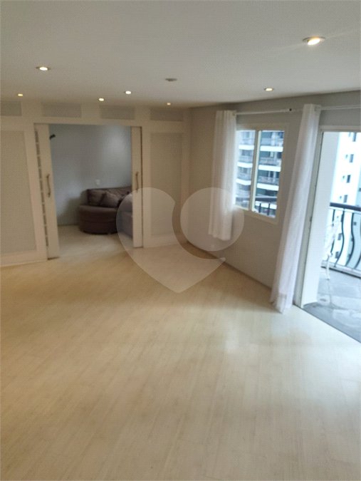 Apartamento à venda com 3 quartos, sendo 1 suíte, em Indianópolis, São Paulo, SP