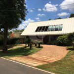 Casa à venda com 3 quartos, sendo 1 suíte, no condomínio Lago Azul, Araçoiaba da Serra - SP