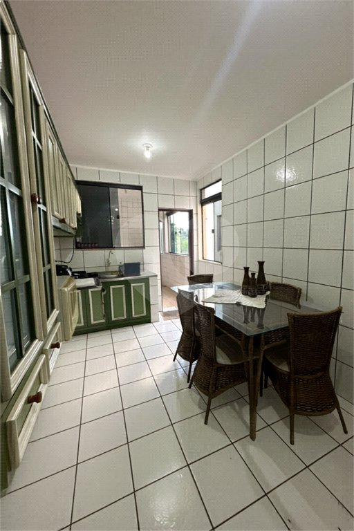 Apartamento à venda com 4 quartos, sendo 1 suíte,  no Centro, Ponta Porã, MS