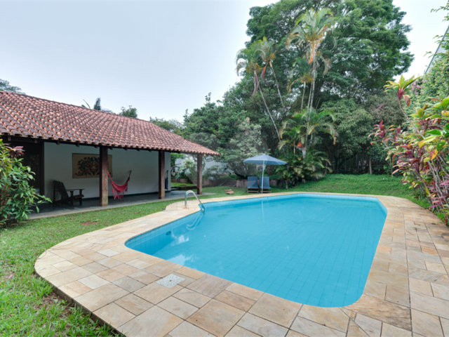Casa Térrea à venda com 4 quartos, sendo 2 suítes,  em Alto da Boa Vista, São Paulo, SP