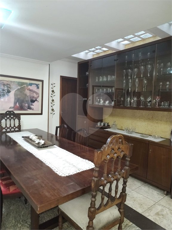 Sobrado à venda com 4 quartos, sendo 1 suíte, em Horto, São Paulo, SP