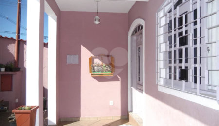 Sobrado à venda com 3 quartos, sendo 2 suítes,  em Vila Júlia, Poá, SP