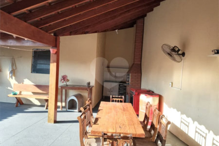 Casa à venda com 2 quartos no Centro, Araraquara, SP