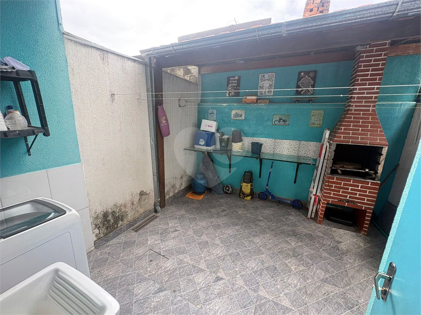 Casa à venda com 2 quartos no condomínio Carvalho Lagares, Poá - SP