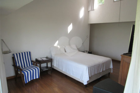 Casa à venda com 3 quartos, sendo 1 suíte, em Guarapiranga, São Paulo, SP