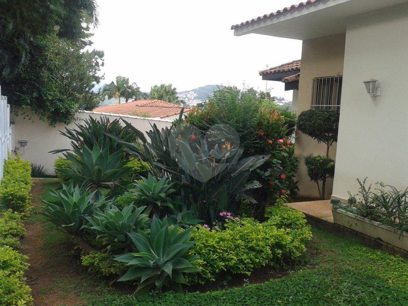 Casa Térrea à venda ou para alugar com 4 suítes em Jardim Floresta, São Paulo, SP